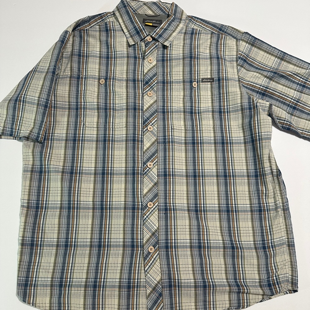 Men’s Eddie Bauer Beige and Blue Plaid Shirt short sleeve